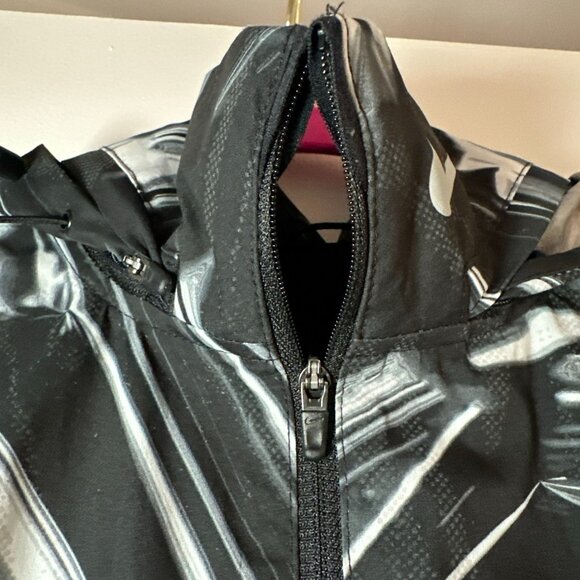 Nike Shield Flash Reflective Running Jacket Steet Sleek Techwear - Picture 5 of 10